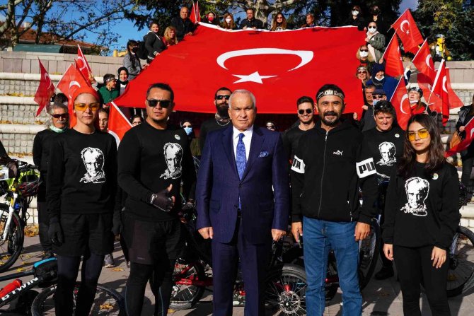 547 Kilometre Pedal Çevirip Ata’nın Huzuruna Çıktılar