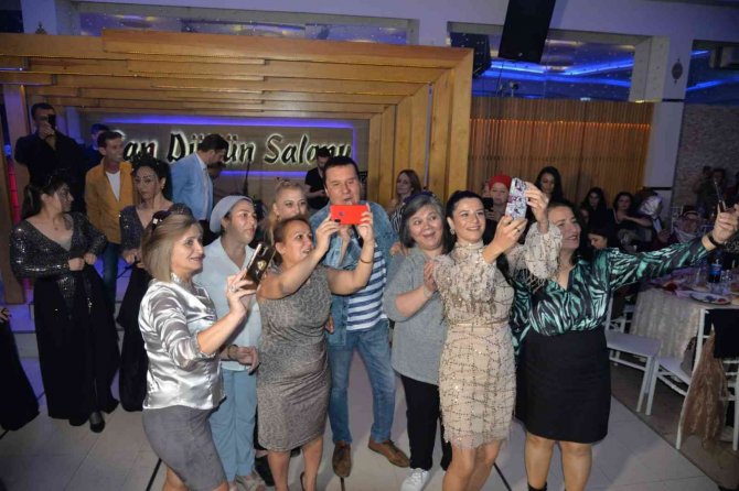 Eskişehirli Sanatçılar, ‘Kadınlar Matinesi’nde İzleyenleri Coşturdular
