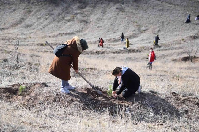 180 Kadın Kursiyerler 180 Fidanı Toprakla Buluşturdu
