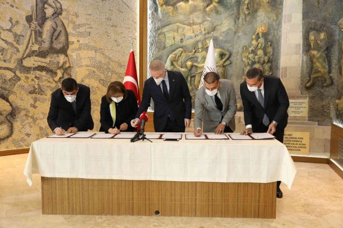 Gaziantep’te Okul Kütüphanelerine Destek