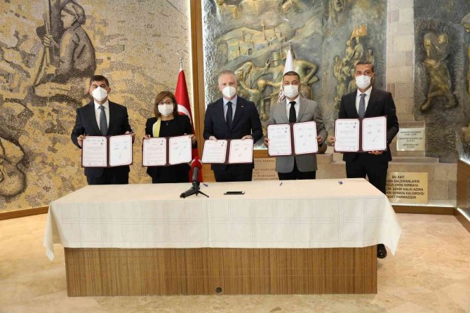 Gaziantep’te Okul Kütüphanelerine Destek