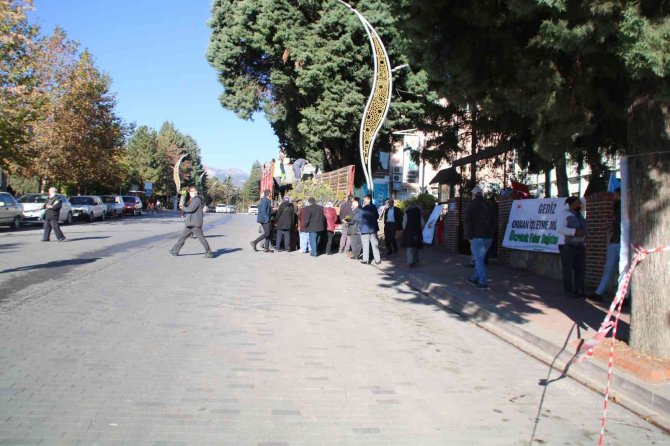 Gediz’de 10 Bin Fidan Dağıtıldı