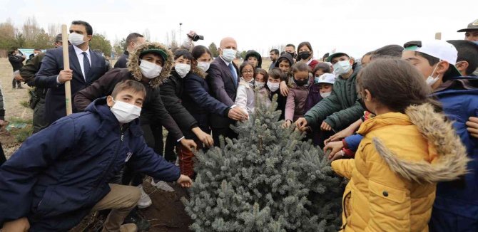 Ağrı’da ‘Geleceğe Nefes Kampanyası’ Kapsamında Fidan Dikim Etkinliği Düzenlendi