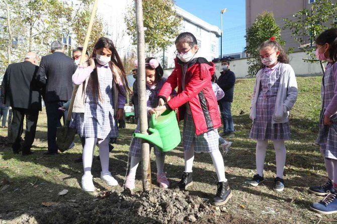 Miniklerden Ağaç Dikme Seferberliği