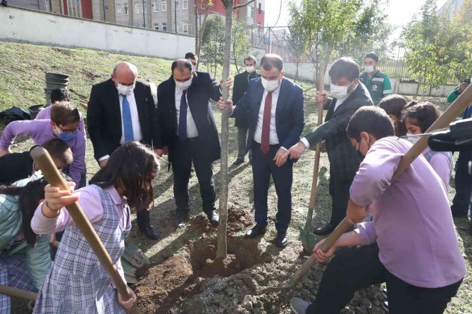 Miniklerden Ağaç Dikme Seferberliği