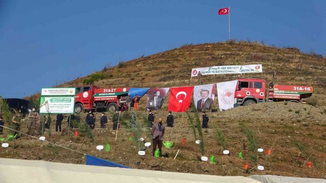 Hatay’da Fidanlar Toprakla Buluşturuldu