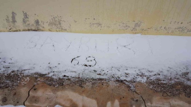 Bayburt Ve Erzincan’ın Yüksek Kesimlerinde Kar Yağışı