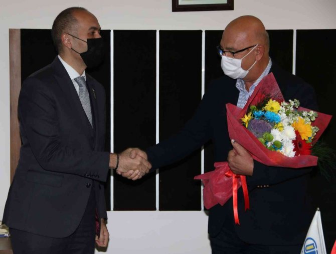 Esogü Sosyal Bilimler Enstitüsü’nün Yeni Müdürü Doç. Dr. Oytun Meçik Görevine Başladı