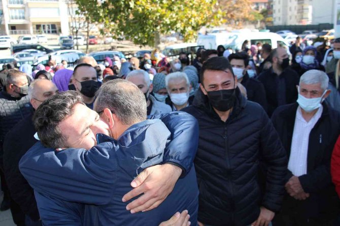 Samuray Kılıcıyla Katledilen Genç Mimarın Cenazesinde Gözyaşları Sel Oldu