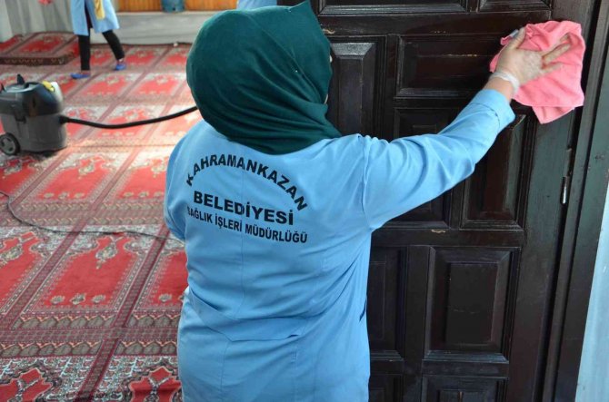 Camiler Cuma Namazı İçin Pırıl Pırıl