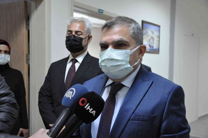 Vali Işık, Ambulansta Doğum Yapan Anne İle Bebeğini Hastanede Ziyaret Etti