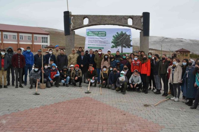 Kars’ta 2300 Rakımda Eksi 10 Derecede Fidan Dikimi