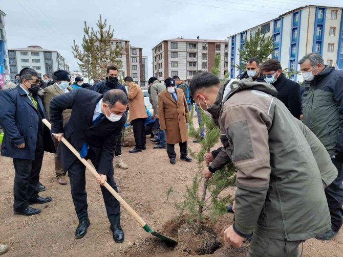 Kars’ta Fidanlar Toprakla Buluştu
