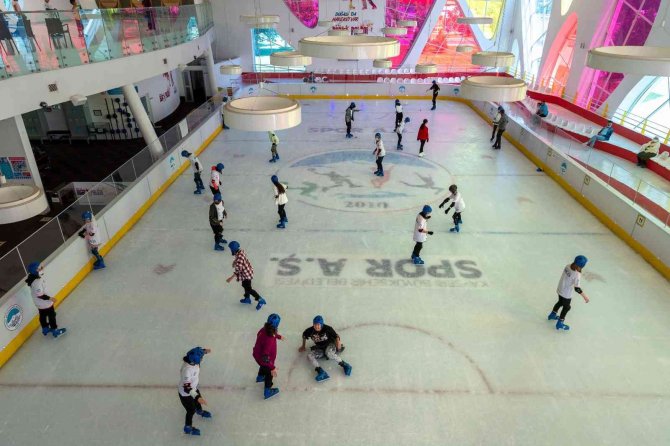 Büyükşehir, Yaz Kış Demeden Gençleri Spor İle Buluşturuyor