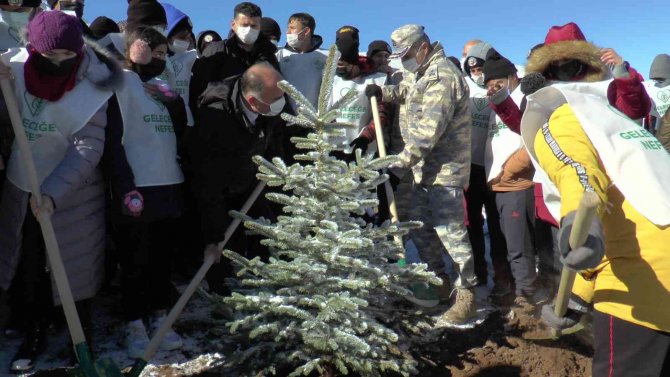 Milli Ağaçlandırma Günü’nde Erciyes’e 3 Bin Fidan Dikildi