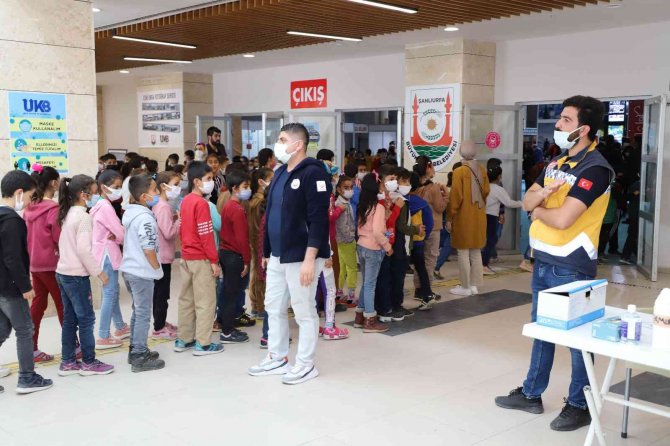 Korona Aşılamasında Son Sıradaki Şanlıurfa’da Kitap Fuarında Aşı Standı Açıldı