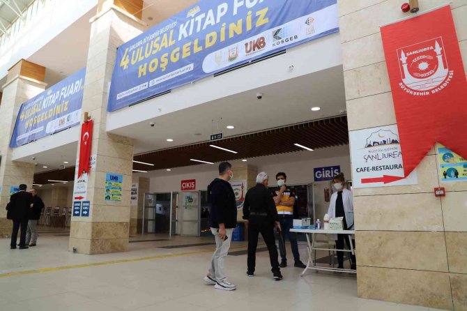 Korona Aşılamasında Son Sıradaki Şanlıurfa’da Kitap Fuarında Aşı Standı Açıldı