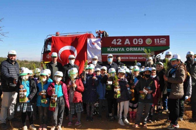 Akşehir’de 800 Fidan Toprakla Buluşturuldu