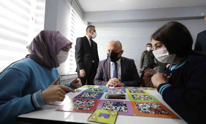 "Kütüphanesiz Okul Kalmayacak” Projesi İle Kütüphaneye Kavuşan Okullarda Ağrı’nın Değerleri Kütüphaneleri Süsleyecek