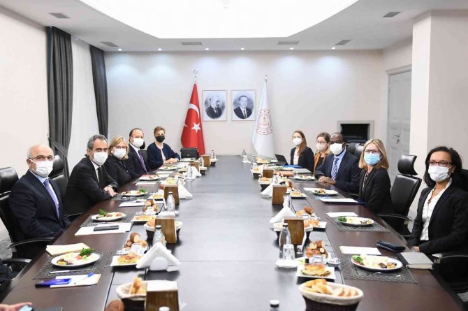 Bakan Özer: "2000’li Yıllarda 500 Bin Olan Öğretmen Sayısı 1,2 Milyona Ulaştı"