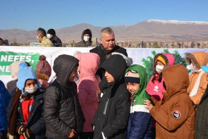 Niğde’de 5 Bin 500 Fidan Toprakla Buluştu