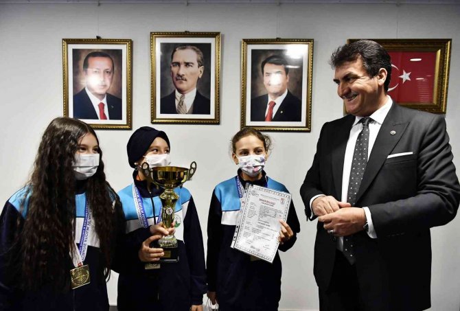 Başkan Dündar Rekortmen Atıcılarla Buluştu