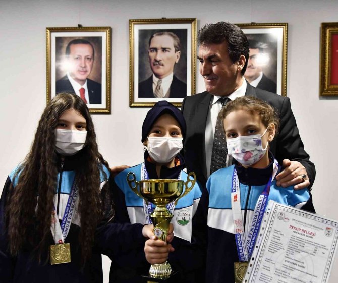 Başkan Dündar Rekortmen Atıcılarla Buluştu