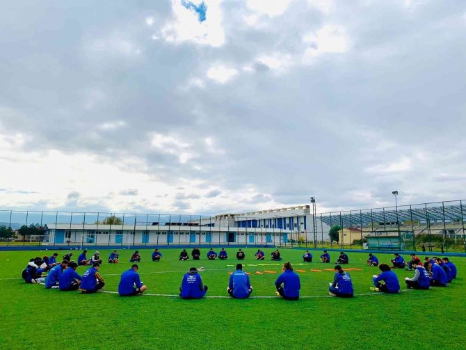 Bu Kez Sahada Kitap Okudular