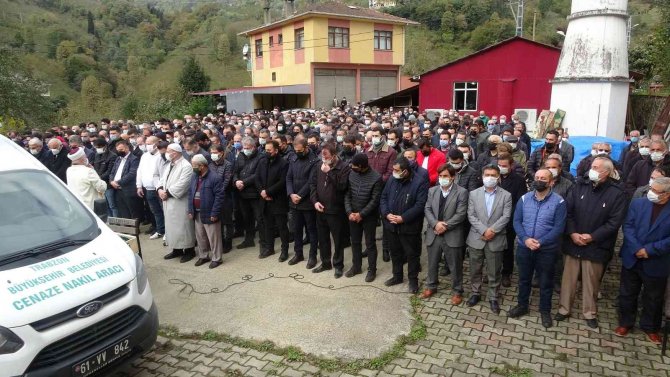 2 Ay Önce Evlenmişti, Eşine Evinin Anahtarını Vermek İsterken Trafik Kazasında Hayatını Kaybetti