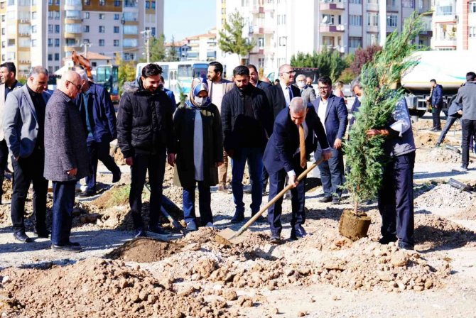 Yeşilyurt Belediyesi’nden Bin Fidan Desteği