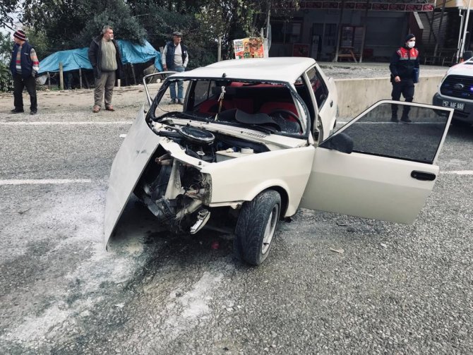 Sinop’ta Otomobil, İş Makinesine Çarptı: 6 Yaralı