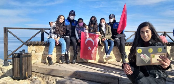 Edremitli Öğrenciler Akdamar Adası’nı Gezdiler