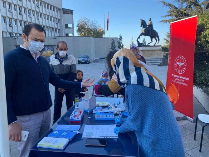 Dünya Diyabet Günü Etkinlikleri Kapsamında Ücretsiz Kan Şekeri Ölçtüler