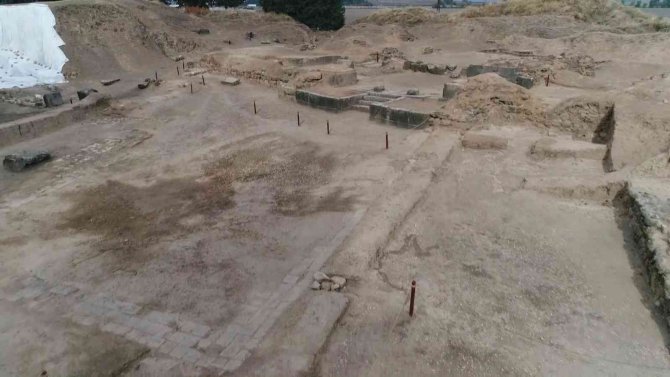 Aççana Höyük’te Kazılar 20 Yıldır Sürüyor