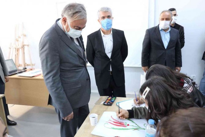 Müdür Gönen, Beceri Atölyelerinin Açılışını Gerçekleştirdi