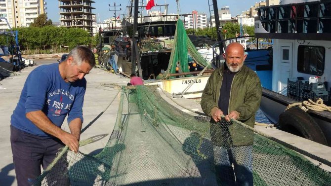 Akdeniz’de Balıkçılara Fırtına Engeli