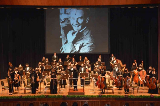 Anadolu Üniversitesi Gençlik Senfoni Orkestrası Atatürk’ü Andı