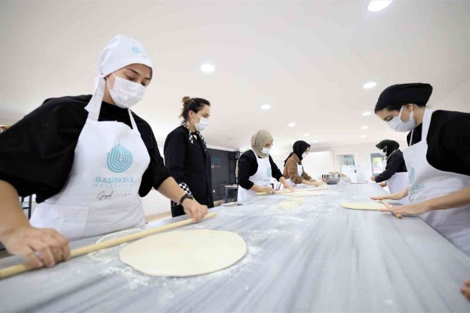 Pastacılık Kursunda Eğitimler Başladı