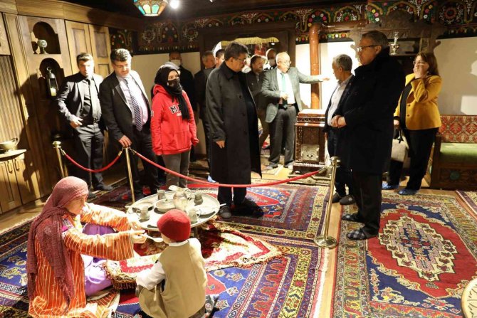 Hayati İ̇nanç, ’Osmanlı Müzesi’ne Hayran Kaldı