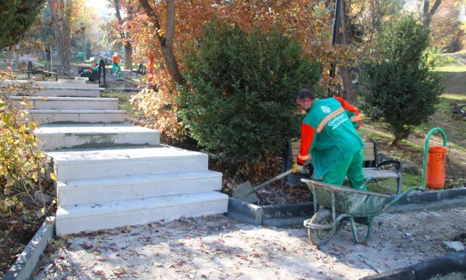 Çankaya Parklarına Sonbahar Bakımı