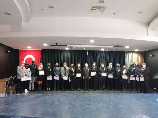 Başarılı Öğretmen Ve İdarecilere Başarı Belgesi