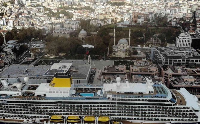 Dev Kruvaziyer Gemisi İ̇stanbul’a Demirledi