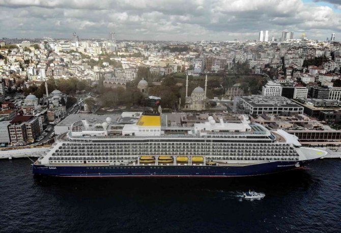 Dev Kruvaziyer Gemisi İ̇stanbul’a Demirledi
