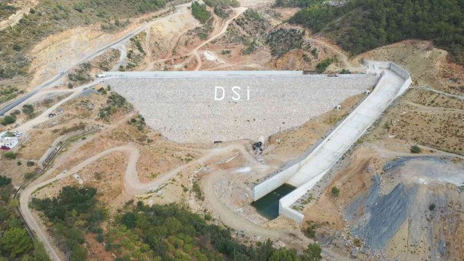 Aydıncık Barajında Su Tutulmaya Başlandı