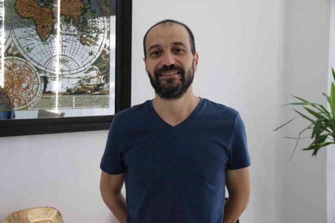 Karnından 2 Kiloluk 20 Santimetre Büyüklüğünde Tümör Çıktı