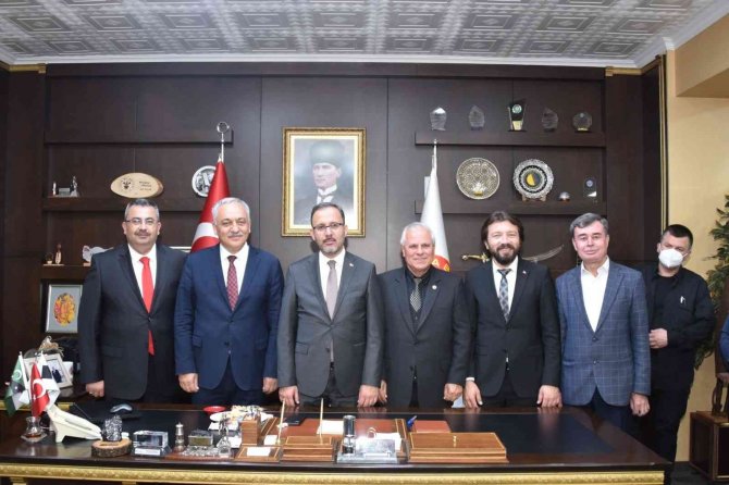 Bakan Kasapoğlu Soma Belediyesini Ziyaret Etti