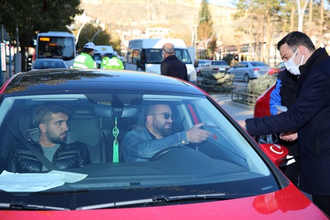 Bayburt’ta ’Bir Hareketine Bakar Hayat’ Sloganı İle Trafik Uygulaması Yapıldı