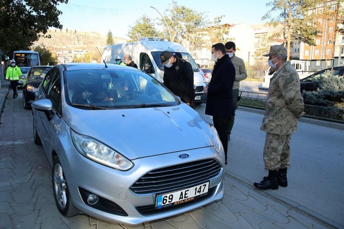 Bayburt’ta ’Bir Hareketine Bakar Hayat’ Sloganı İle Trafik Uygulaması Yapıldı