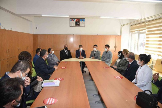 Milli Eğitim Müdürü Ekici Öğretmen Ve Öğrencilerle Bir Araya Geldi