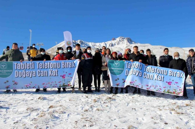 "Tableti Telefonu Bırak, Doğaya Can Kat” Dediler, Fidan Diktiler